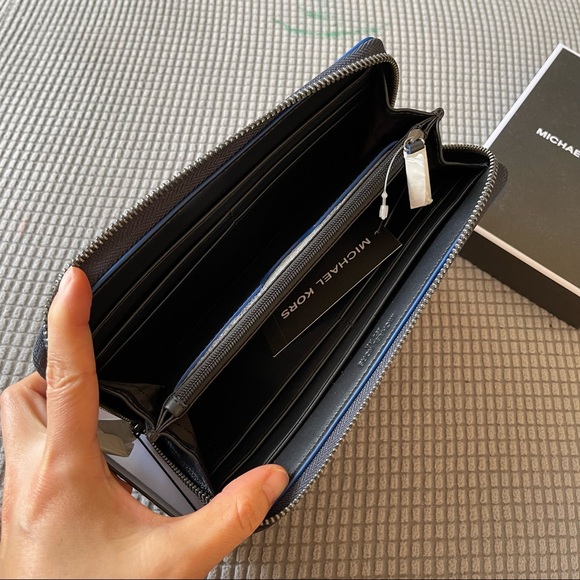 Michael Kors Mens Jet Set Travel PVC Zip Around Long Wallet - Picture 4 of 6